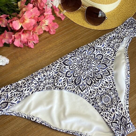 Jessica Simpson Printed Hipster Bikini Bottom Blue and White Size X-Large - Picture 1 of 9